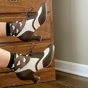 BETTIE PAGE CREAM AND BROWN LOUIS HEEL SPECTATOR OXFORDS // US size 6